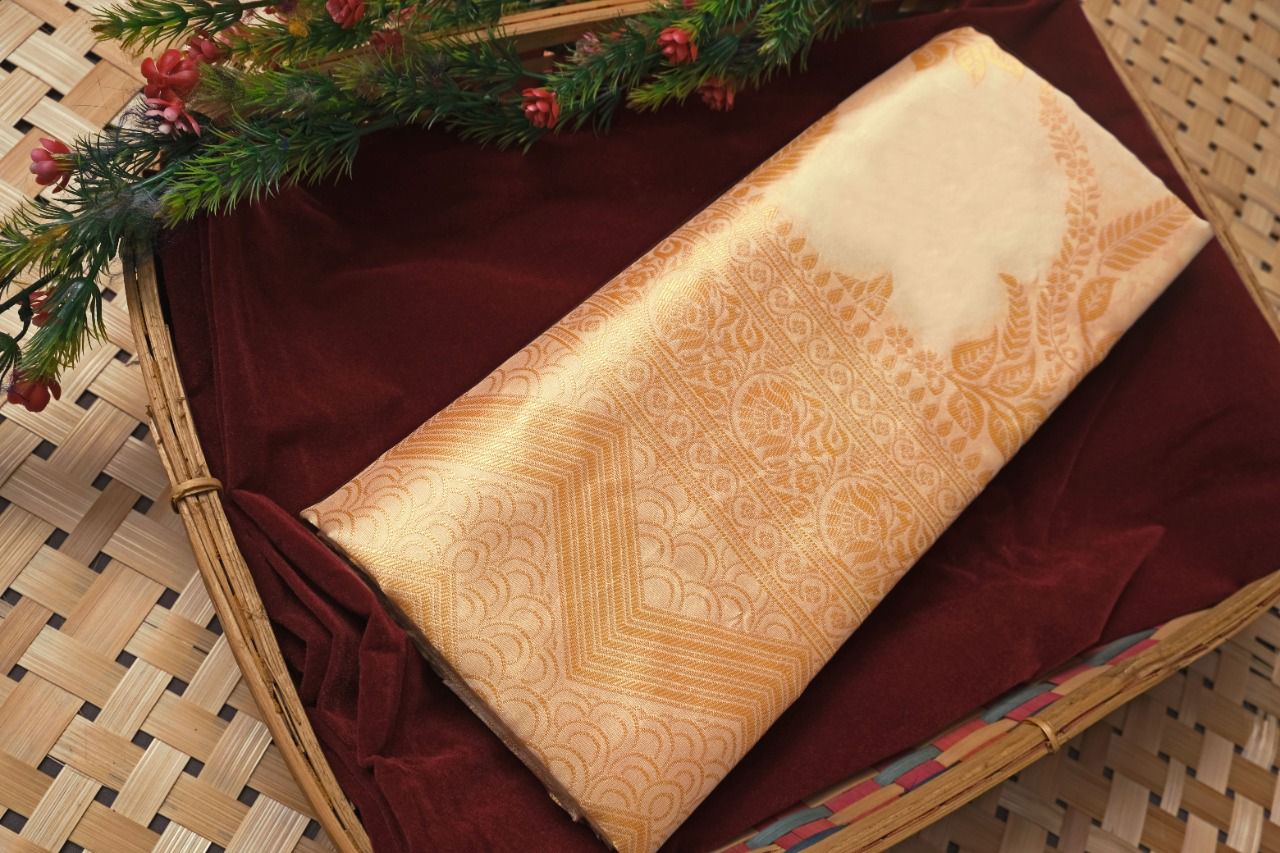 Cream Lichi Pure Silk Pallu Saree For Wedding