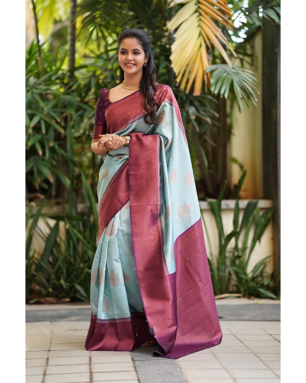 Women Silk Blend Blue Designer Saree With Unstitched Blouse