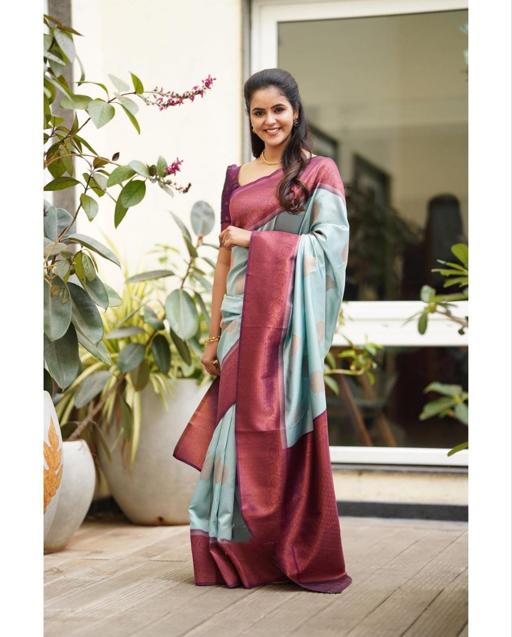 Women Silk Blend Blue Designer Saree With Unstitched Blouse