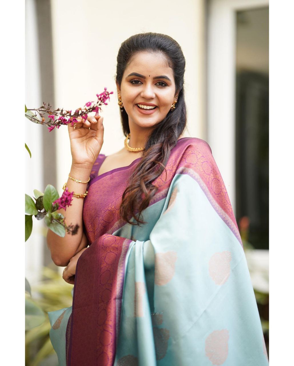 Women Silk Blend Blue Designer Saree With Unstitched Blouse