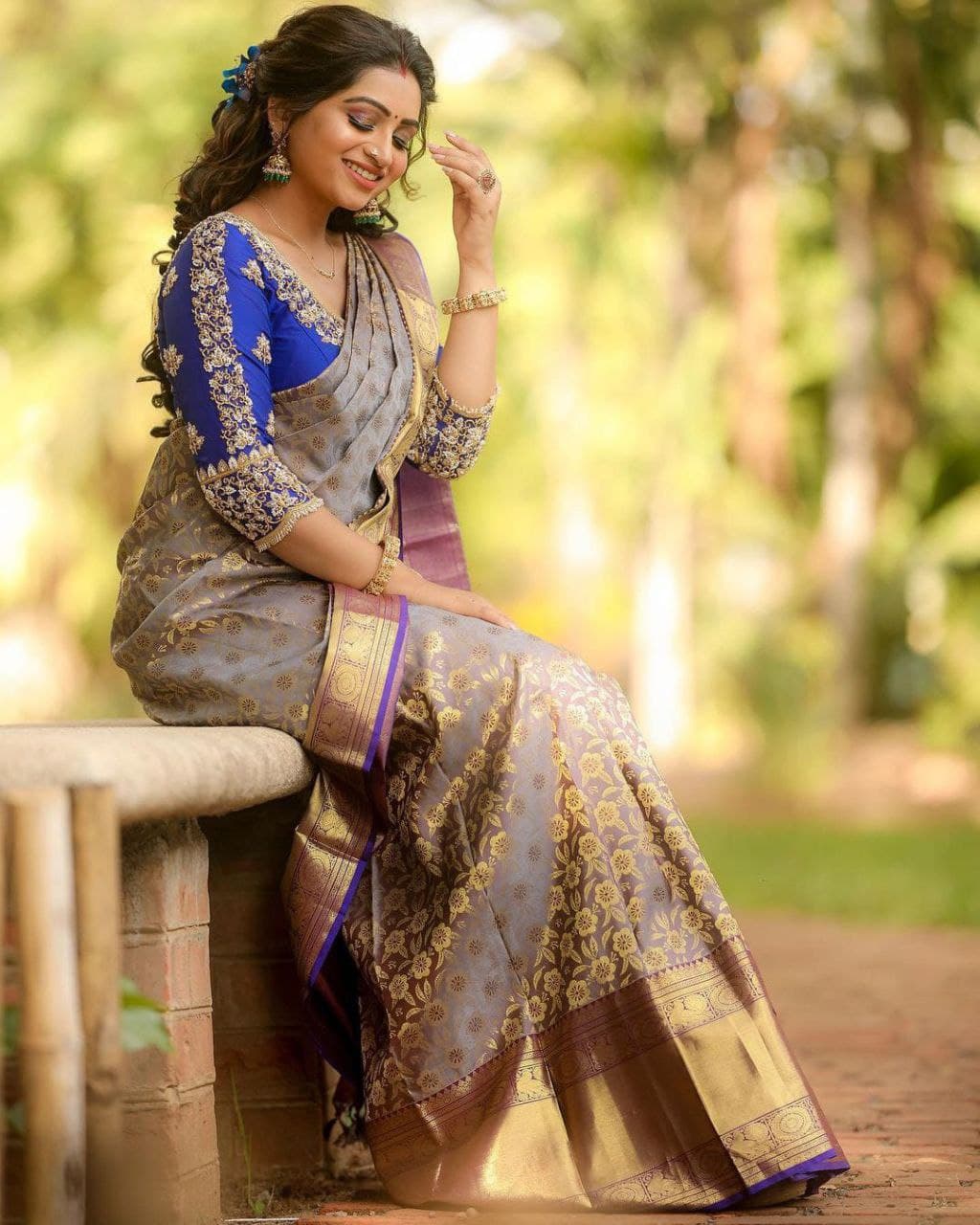 Women's Disigner Kanjivaram Silk Saree With Blouse Piece