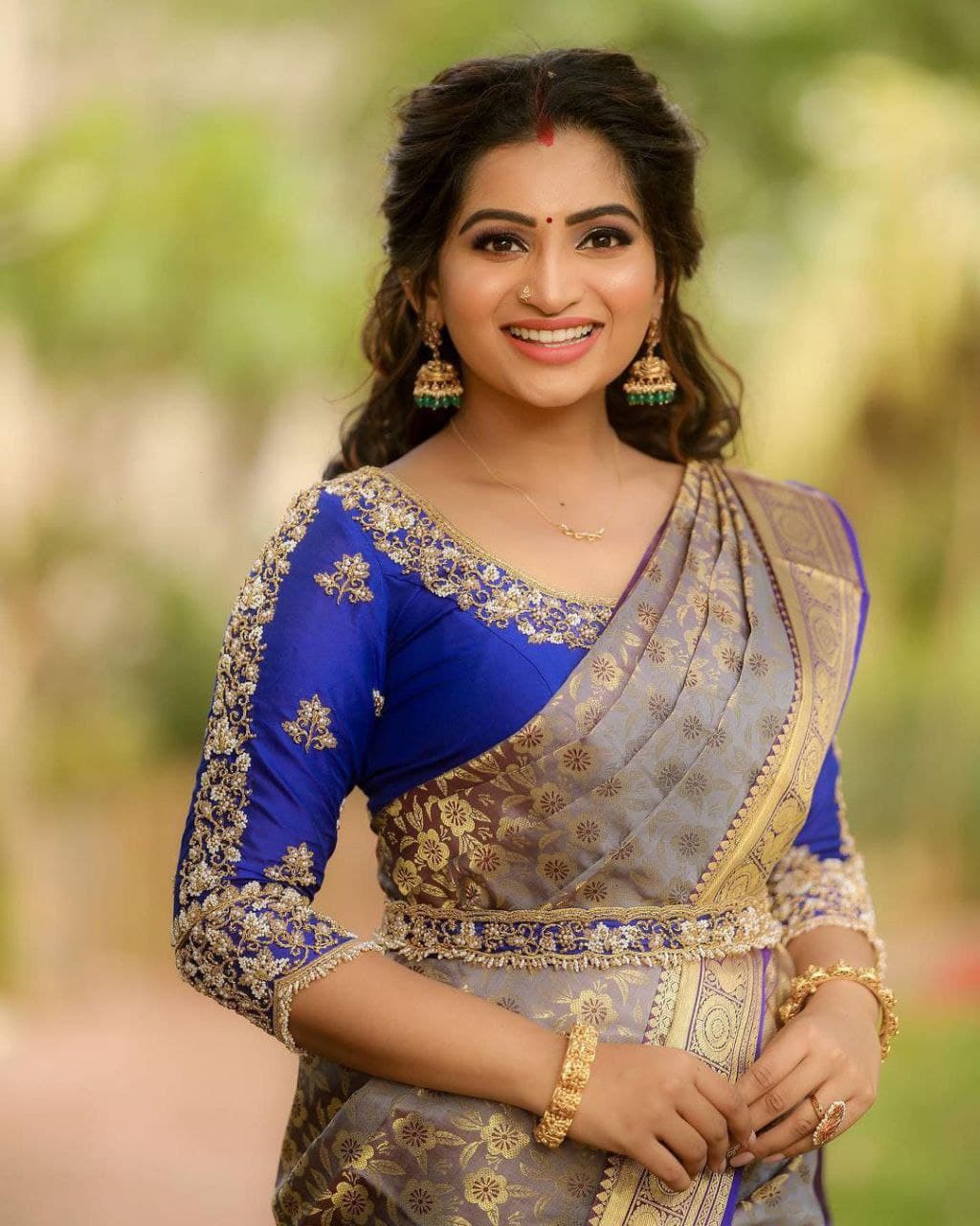 Women's Disigner Kanjivaram Silk Saree With Blouse Piece