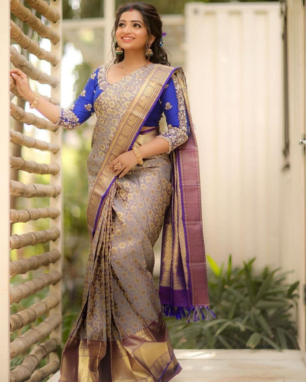 Women's Disigner Kanjivaram Silk Saree With Blouse Piece