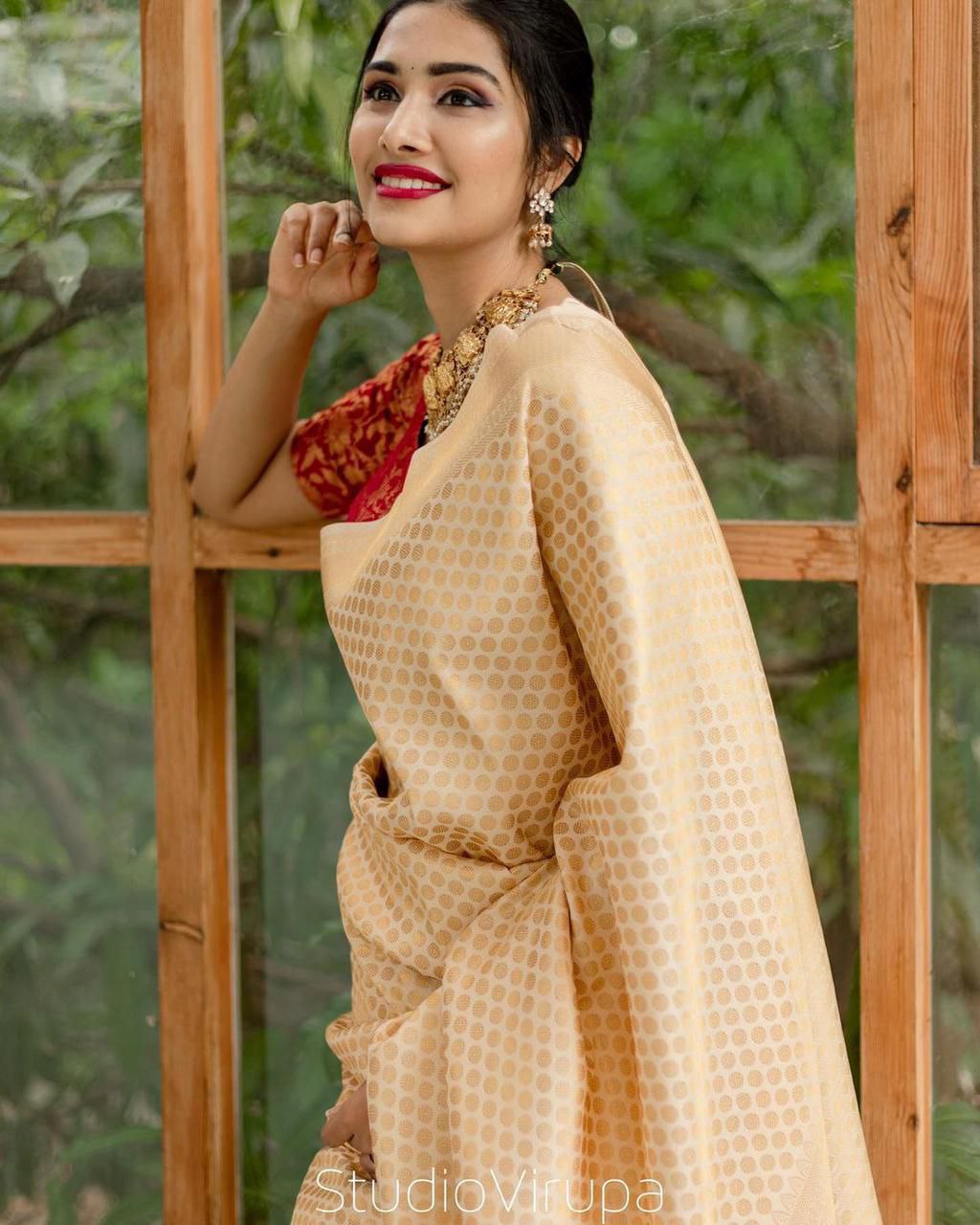 Cream Color Wedding wear Silk Saree With Blouse