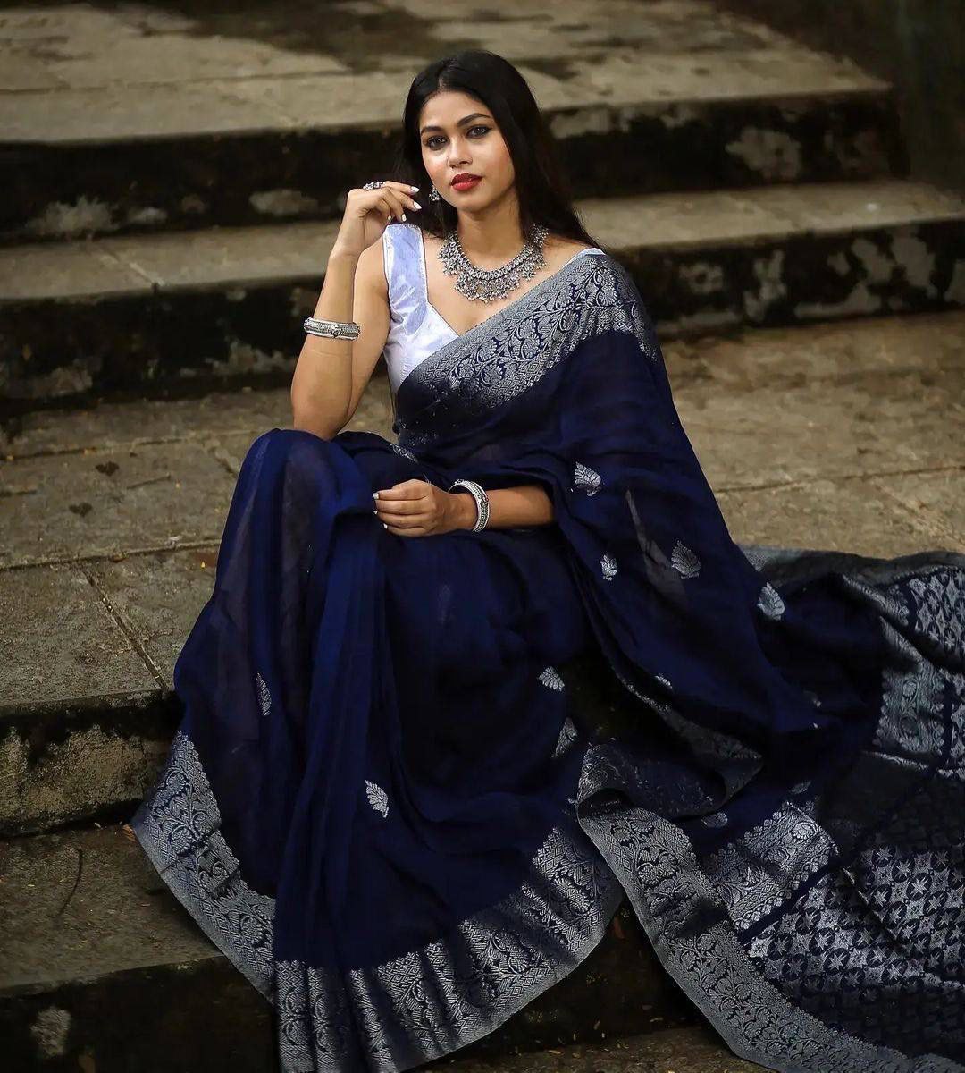 Light Weight Elegant Georgette Sarees For Women