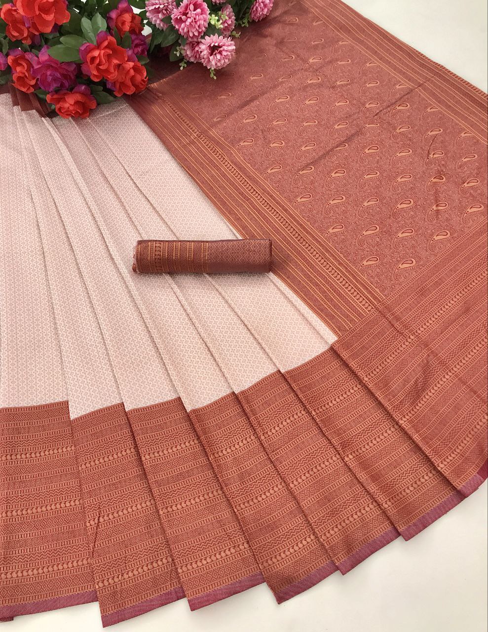 Elegant White Color Kanchipuram Soft Silk Saree
