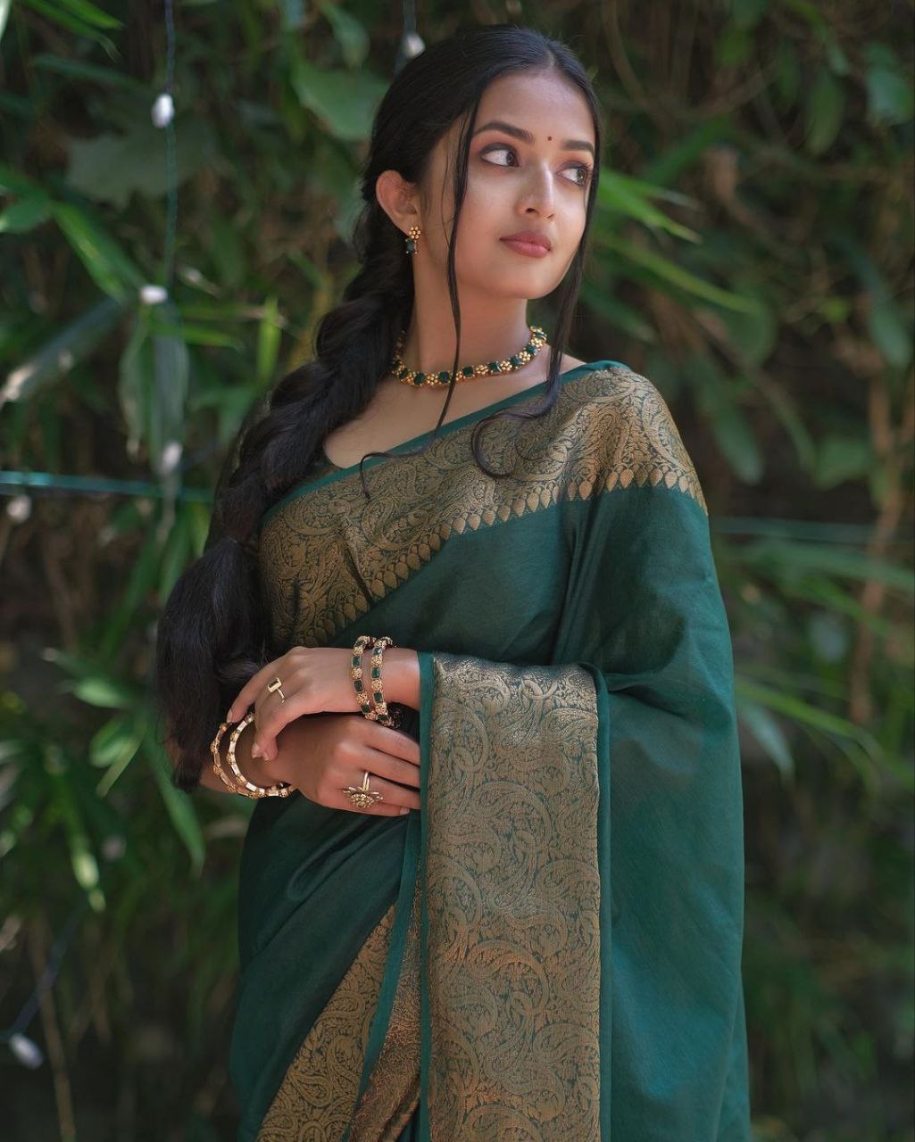 Luxurious Dark Green Soft Silk Indian Saree For Women