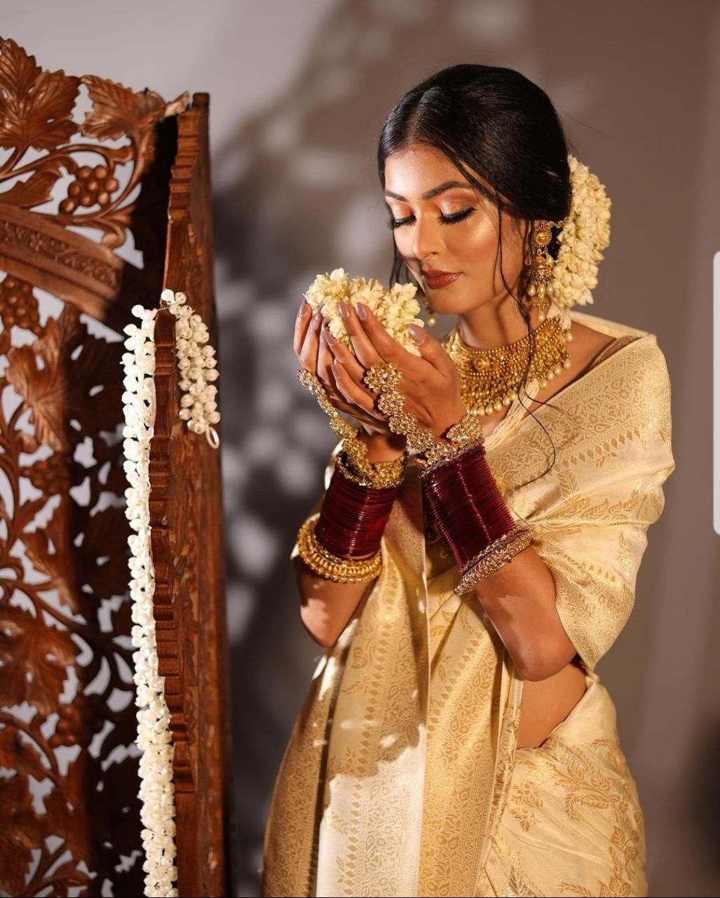 Cream Lichi Pure Silk Pallu Saree For Wedding