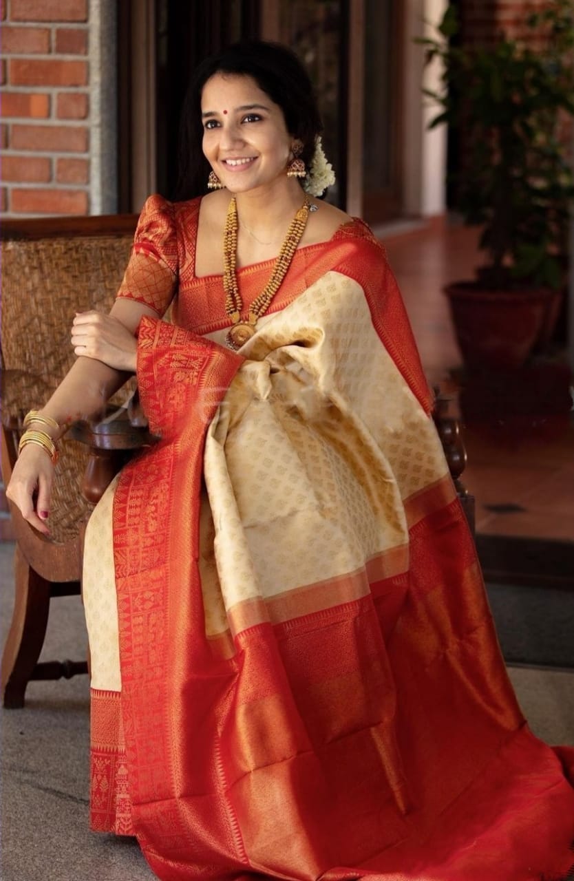 Elegant Kanjeevaram Silk Saree with Blouse Piece