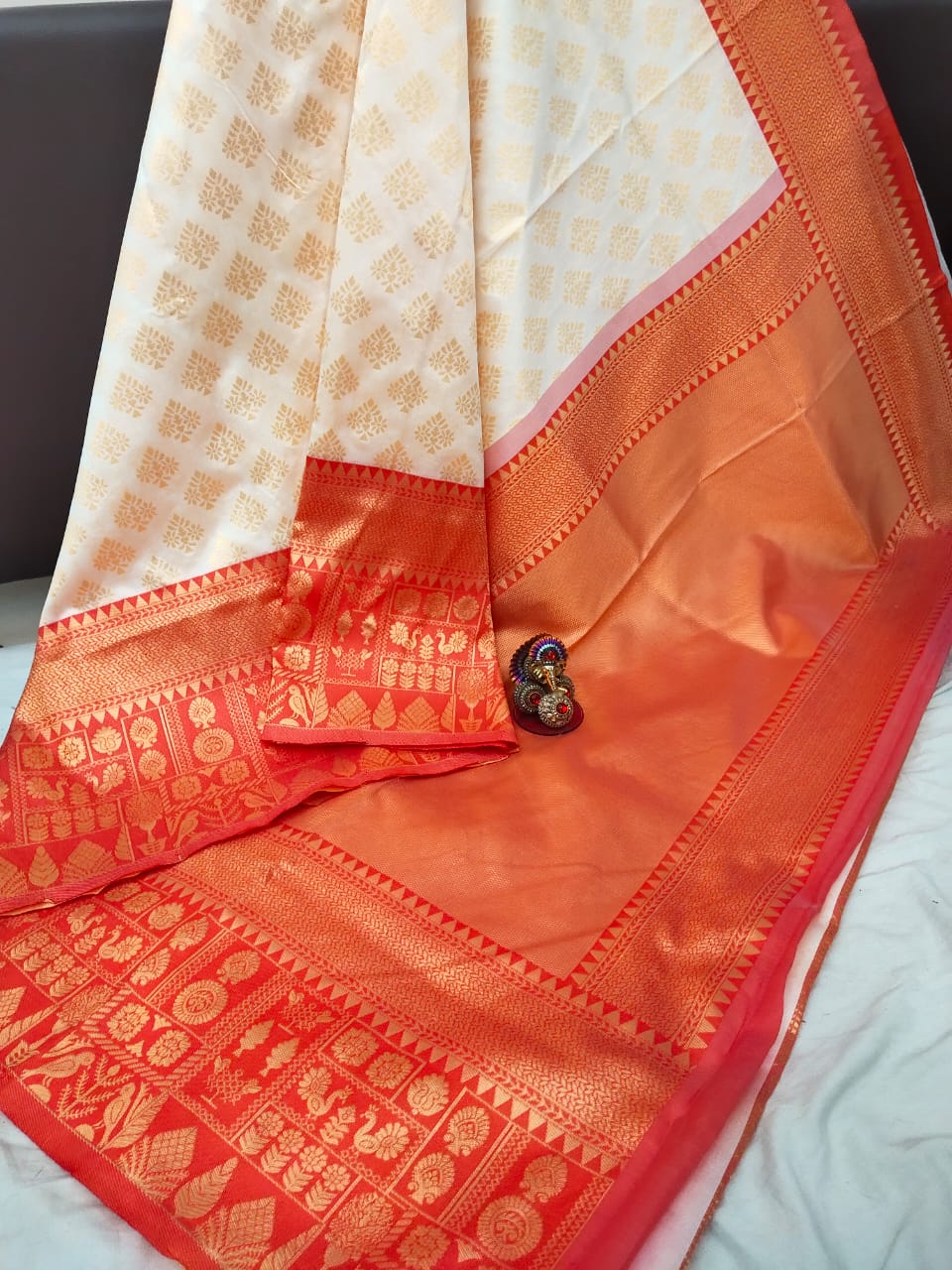 Elegant Kanjeevaram Silk Saree with Blouse Piece
