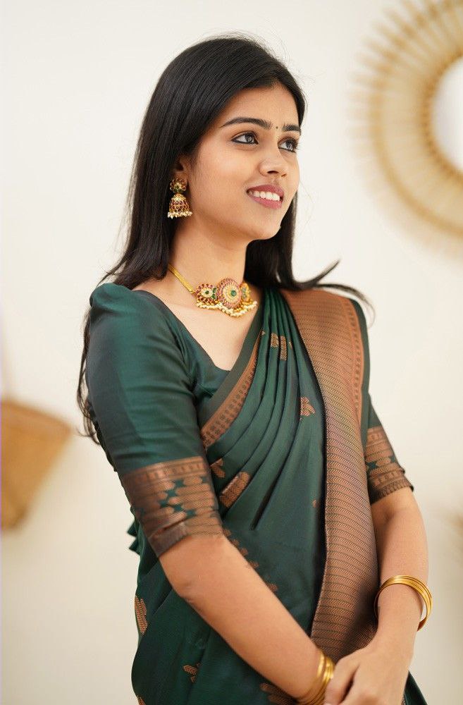 Green Beautiful Jari Design Kanjivaram Silk Saree For Women