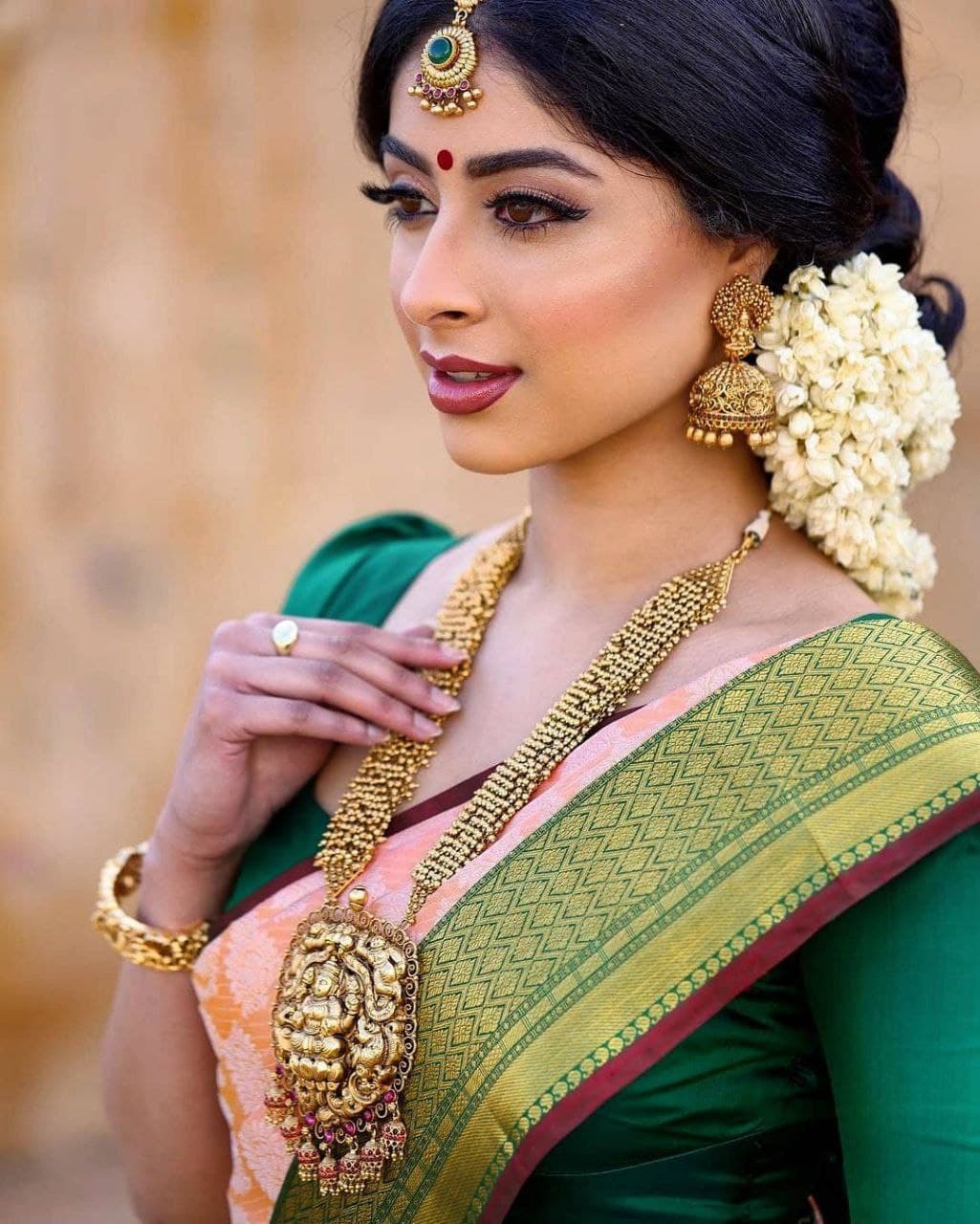 Deepika Padukone in saree – Thatvibesgirl
