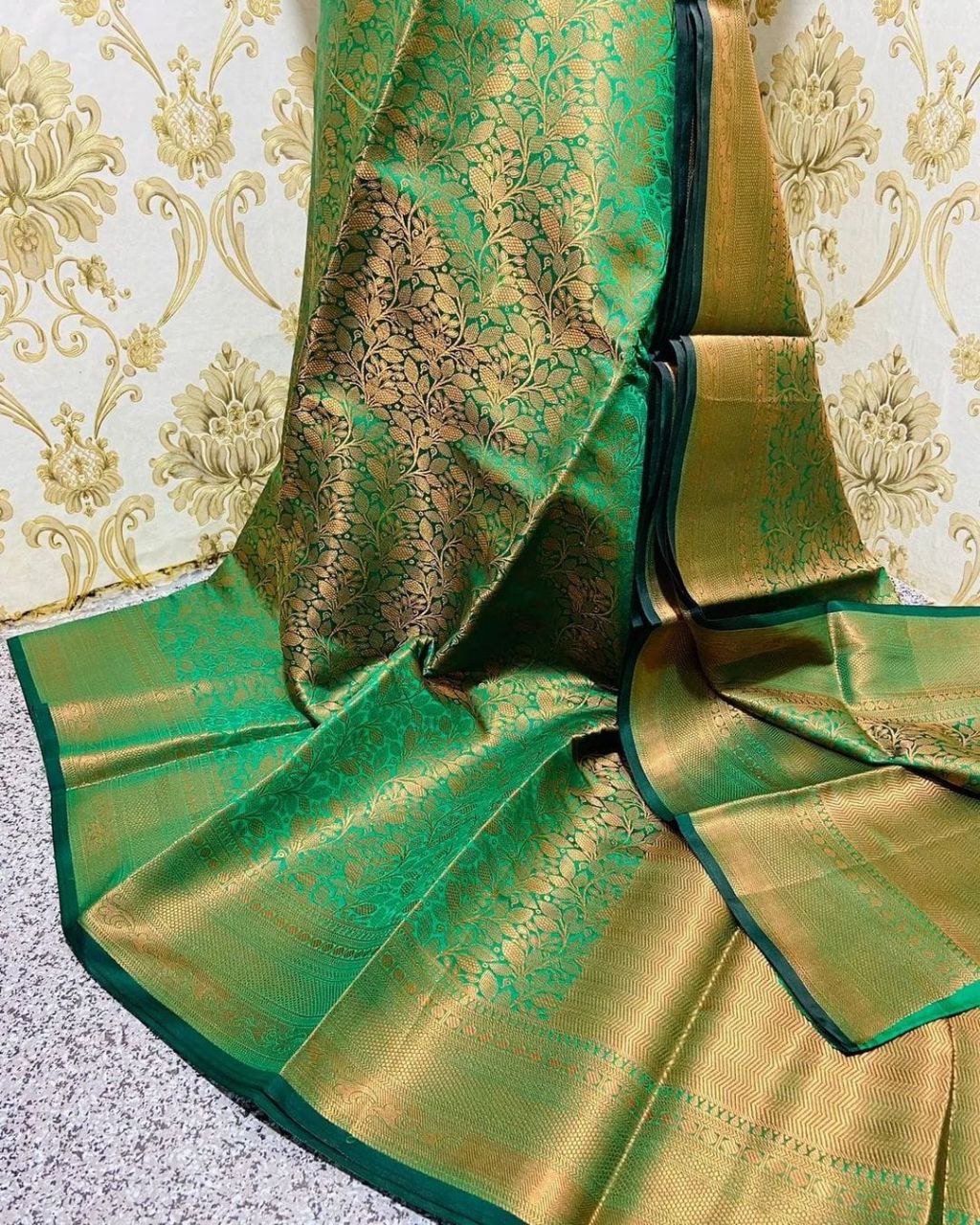 Luxurious Green Banarasi Silk Saree With Blouse