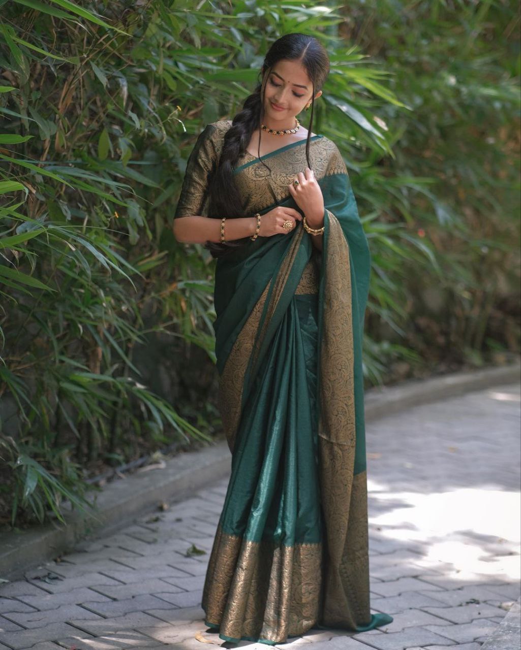 Luxurious Dark Green Soft Silk Indian Saree For Women