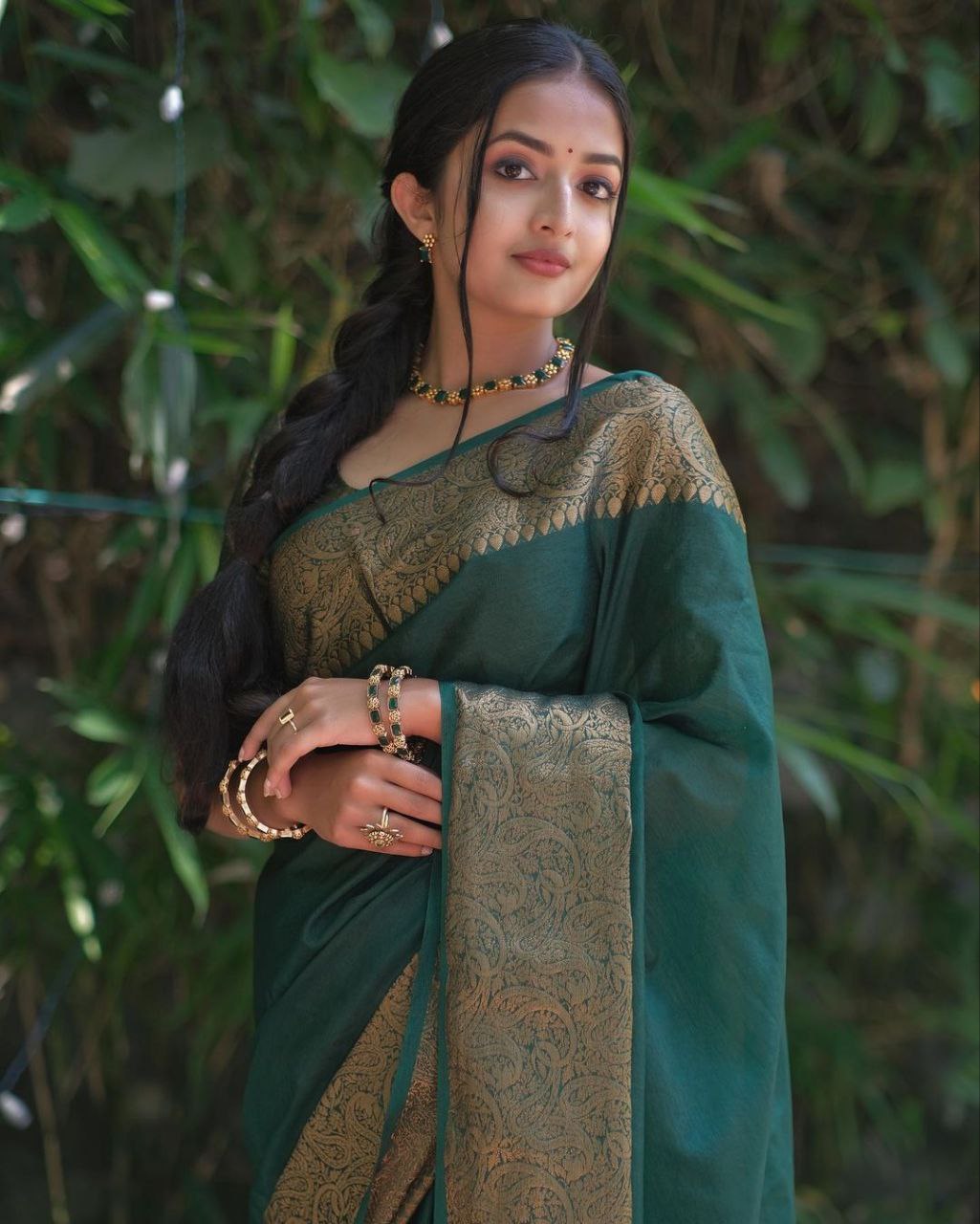 Luxurious Dark Green Soft Silk Indian Saree For Women