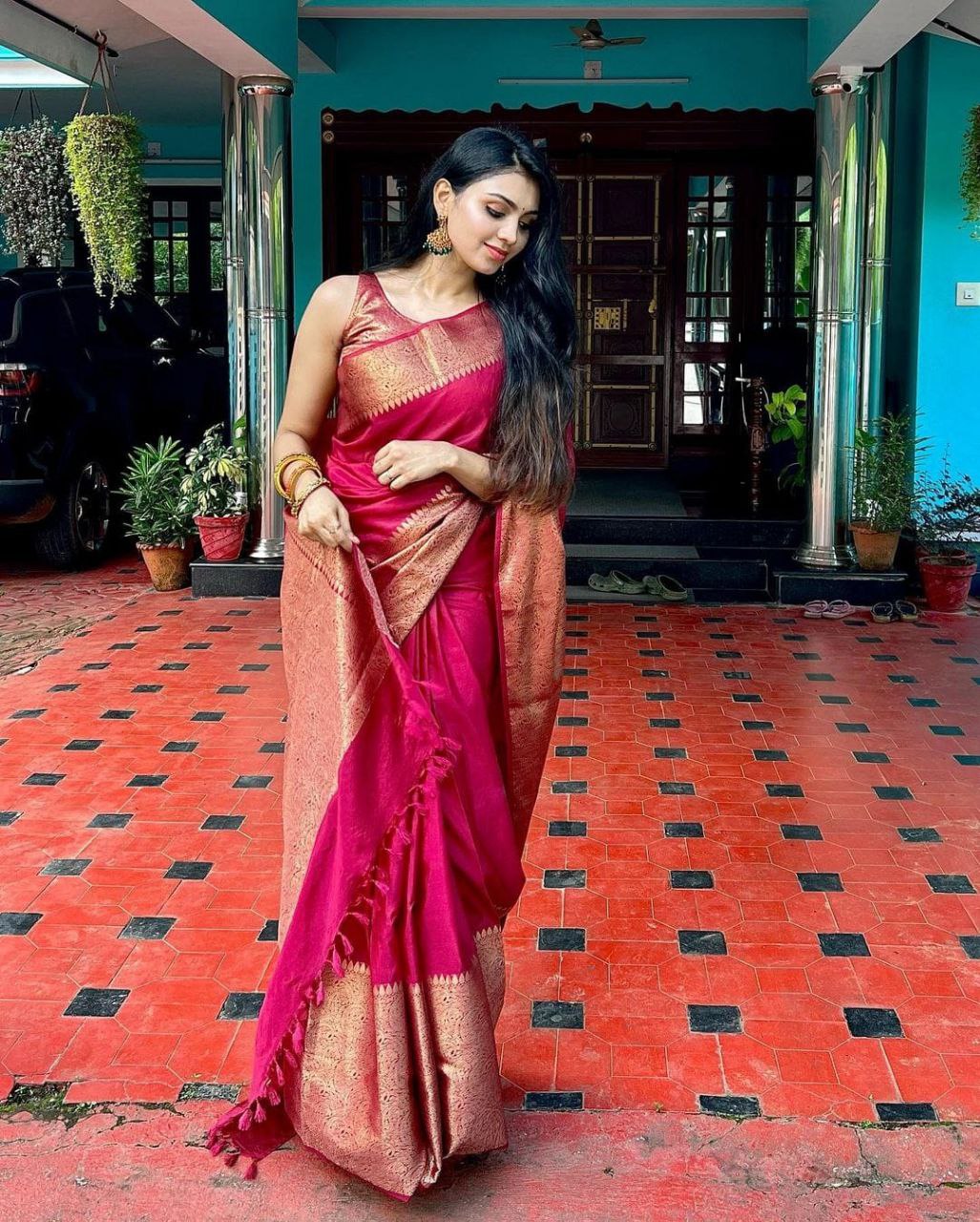 Luxurious Red Color Indian Silk Saree For Women