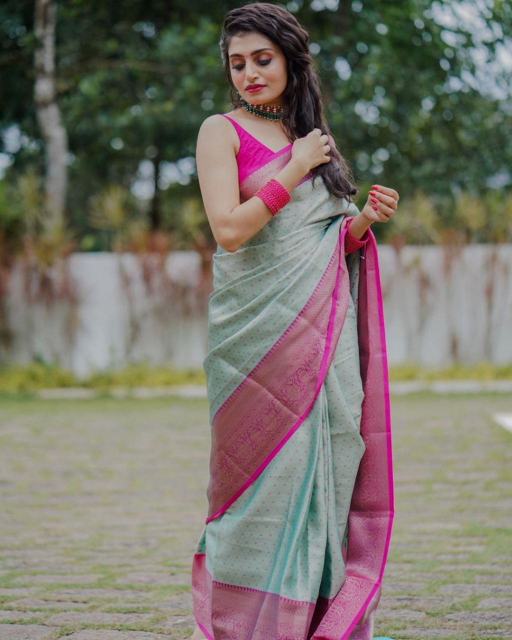 Beautiful Green Banarasi Silk Saree With Fairytale Blouse Piece –  LajreeDesigner