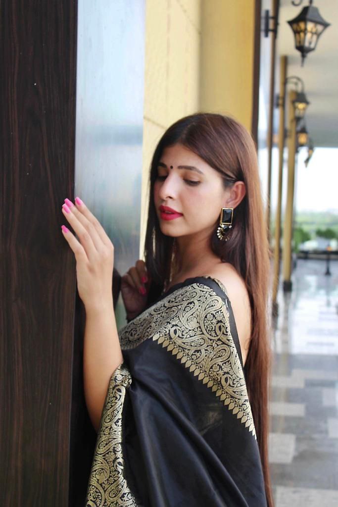 Luxurious Black Color Indian Silk Saree For Women