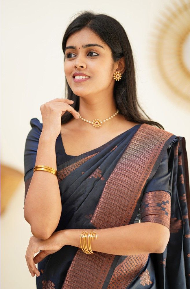 Pure Silk Kanjivarm Black Saree for women with Copper Border