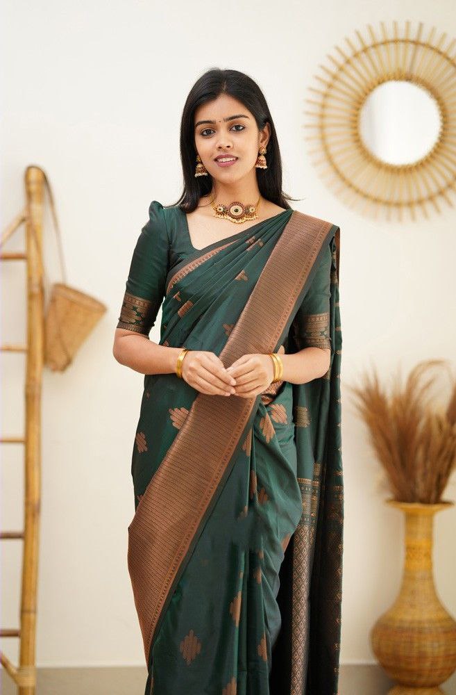 Trayi-Green kanchipuram silk saree with contrast blouse - #SareeEnvy -  Aavaranaa