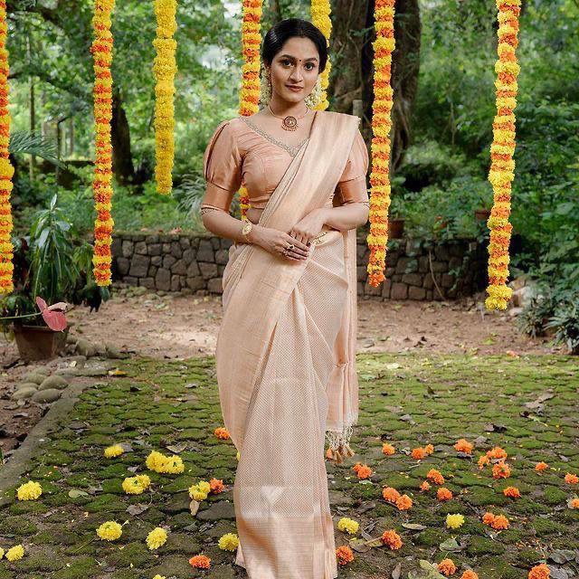 new Pure Silk Kanjivarm Cream color saree with Kanchipuram blouse